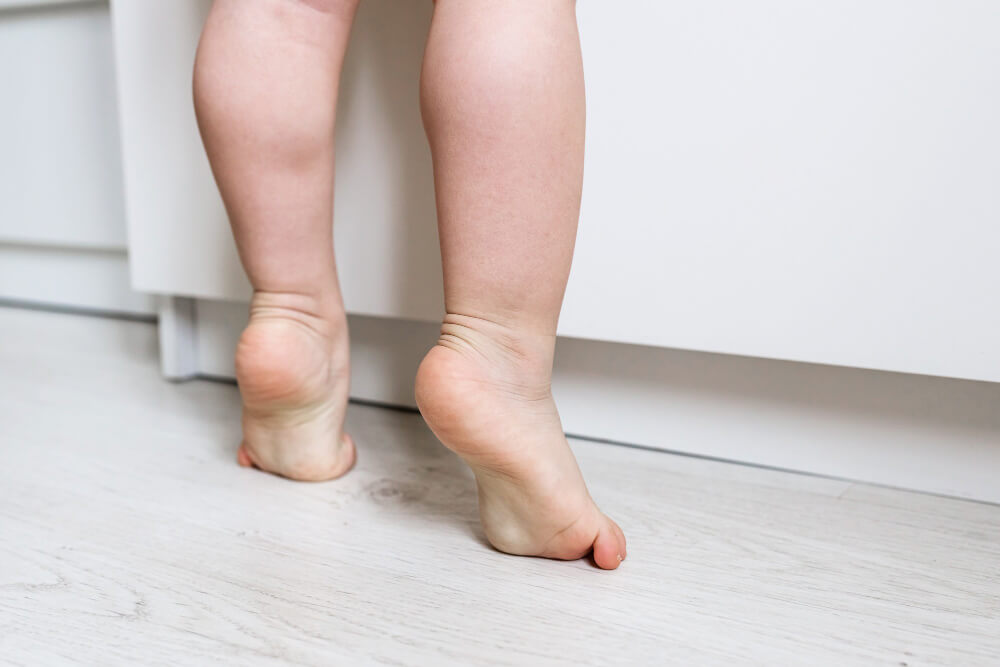Marcha de puntillas en niños: cuándo es normal y cuándo no